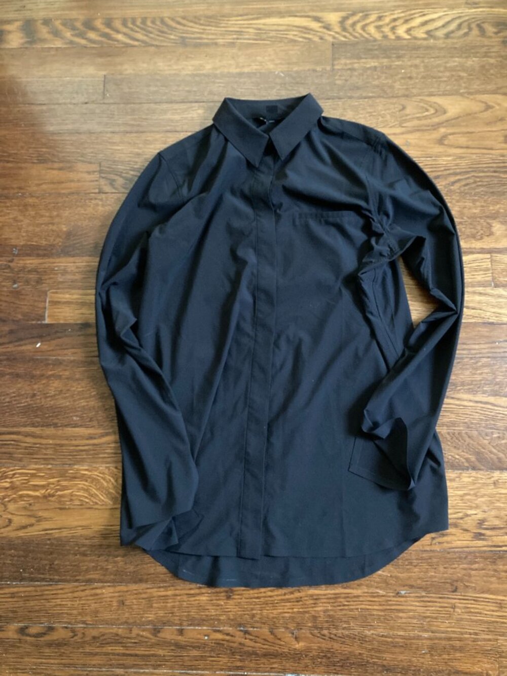 Athleta Urbanite Long Sleeved Button Down Shirt Top Black Blouse Stretch MTall
